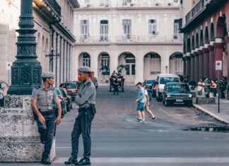 Peut-On Filmer La Police ? Découvrez Vos Droits Et Obligations