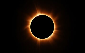 Les Éclipses Solaires : Un Spectacle Céleste à Ne Pas Manquer Solar Eclipses: A Celestial Spectacle Not to Be Missed